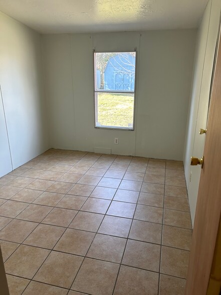 Building Photo - 2734 Middle Leesville Rd