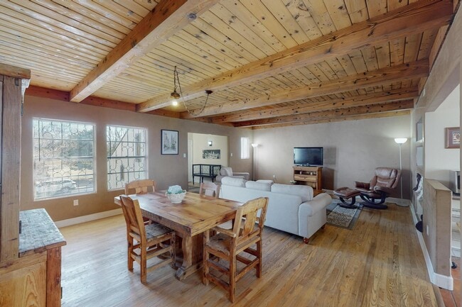 Building Photo - 1613 Morningside Dr NE