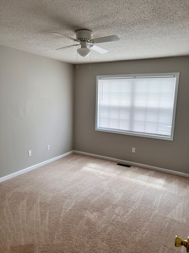 Building Photo - 118 N Spring View Dr