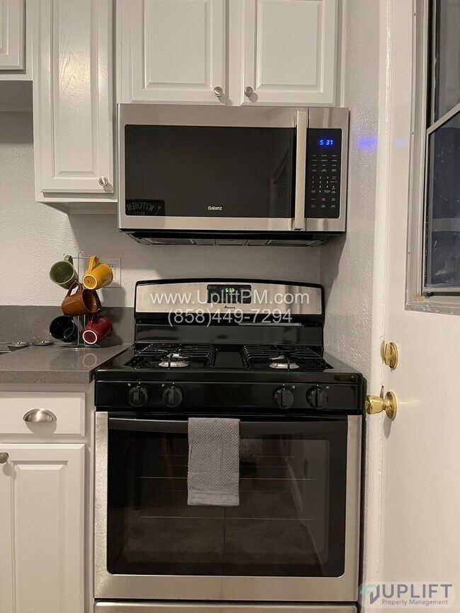 Building Photo - 4829 Castle Ave