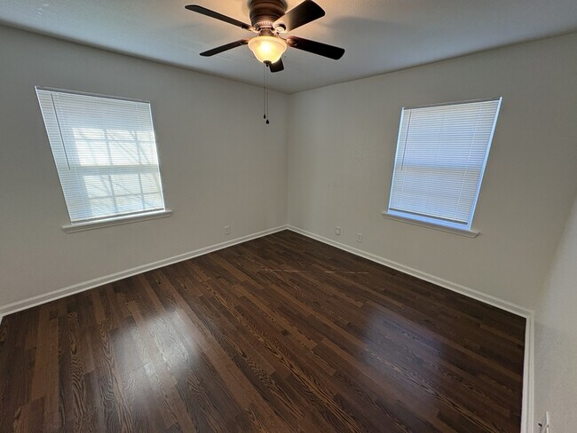 Building Photo - 1232 N Tacoma Pl