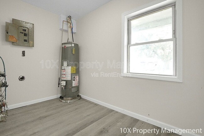 Building Photo - 685 S Wheatland Ave