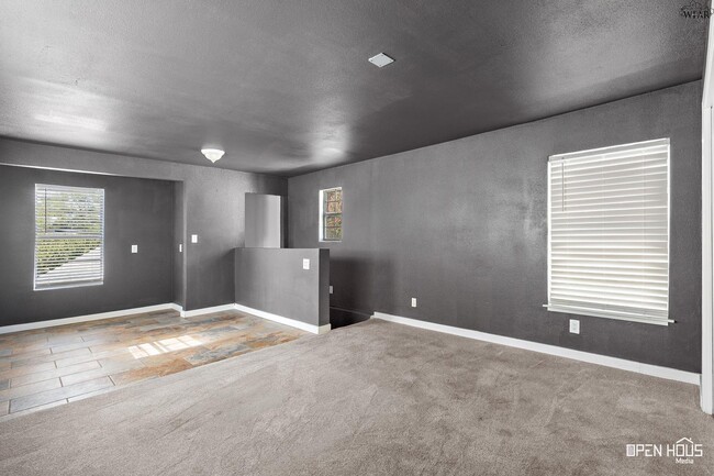 Building Photo - 1801 Ardath Ave
