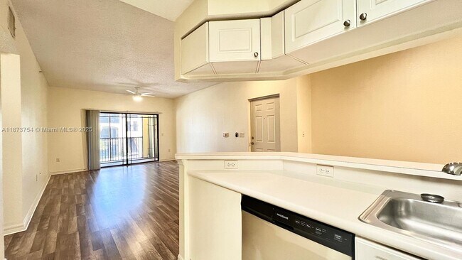 Building Photo - 3019 Alcazar Pl