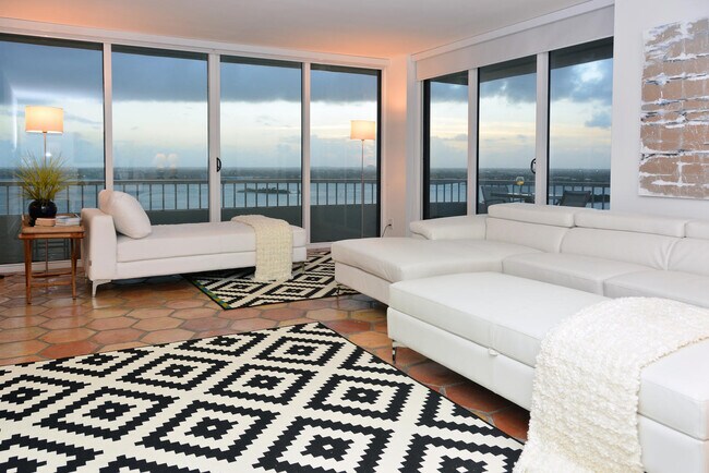 Building Photo - 5510 N Ocean Dr
