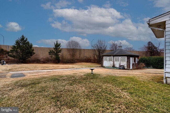 Building Photo - 1727 Magnolia Ave