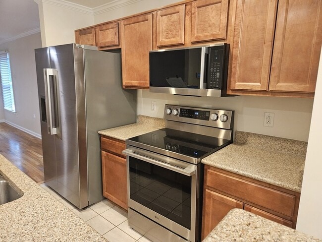 Building Photo - 907 11th Ave N