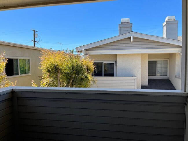 Building Photo - OB Beach House! 3 Bed 2.5 Bath A Block From the Water