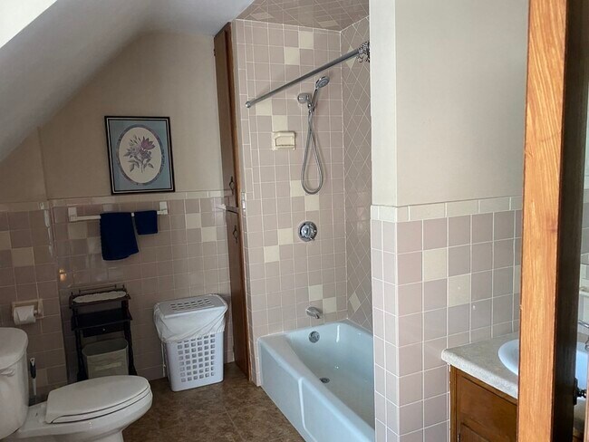 Building Photo - 83 S Main St