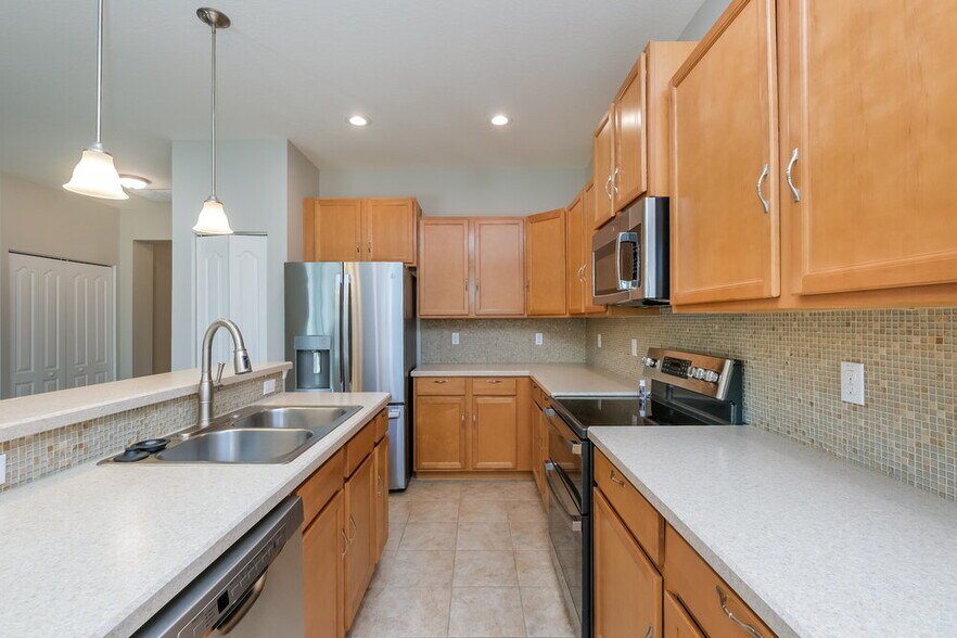 Building Photo - 6222 Twin Bridges Dr