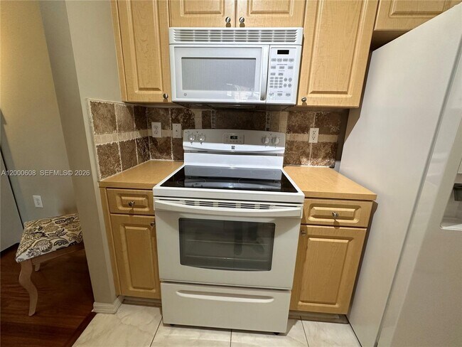 Building Photo - 6841 SW 44th St