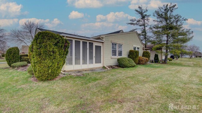 Building Photo - 18B Thomas Paine Dr