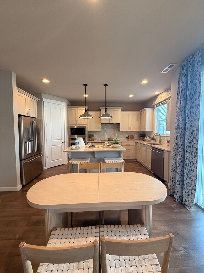 Building Photo - Model home! 4-bed 3-Bath Home on Moon MTN!