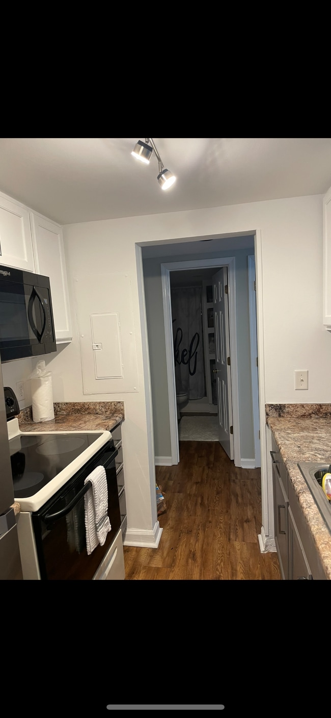 kitchen with view towards bathroom - 1100 Wheat St