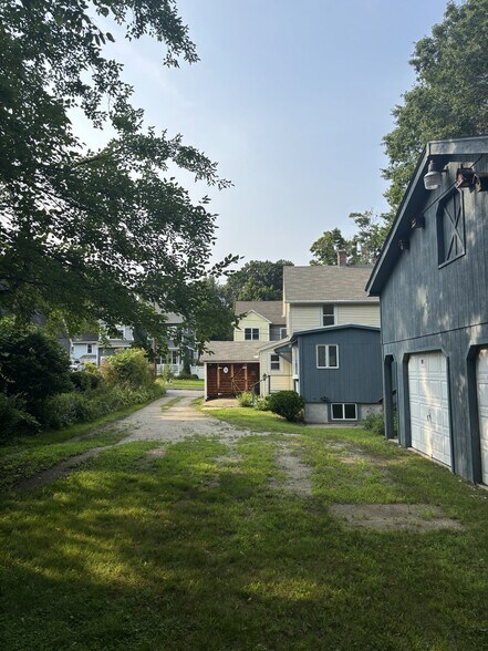 Building Photo - 56 Warner St