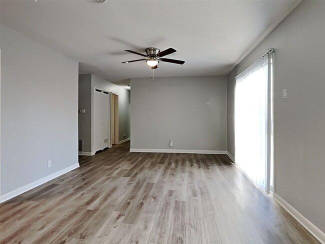 Building Photo - 3 BR/1.5BA | Renovated Single Family Home | 1-Car Carport | Fenced backyard!