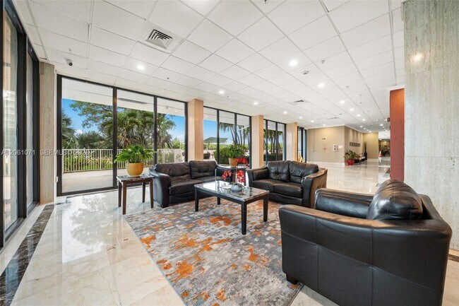 Building Photo - 400 Kings Point Dr