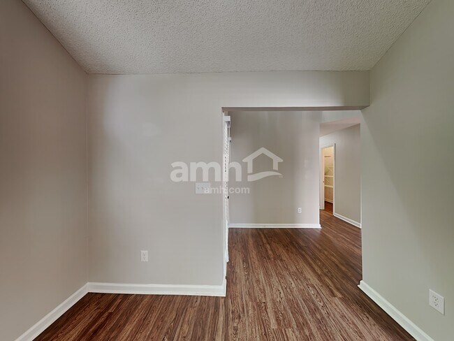 Building Photo - 240 Bonnie Woods Dr