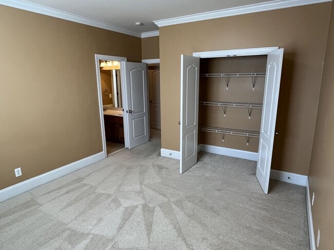 Building Photo - Stunning 6 Bedroom home in South Charlotte...