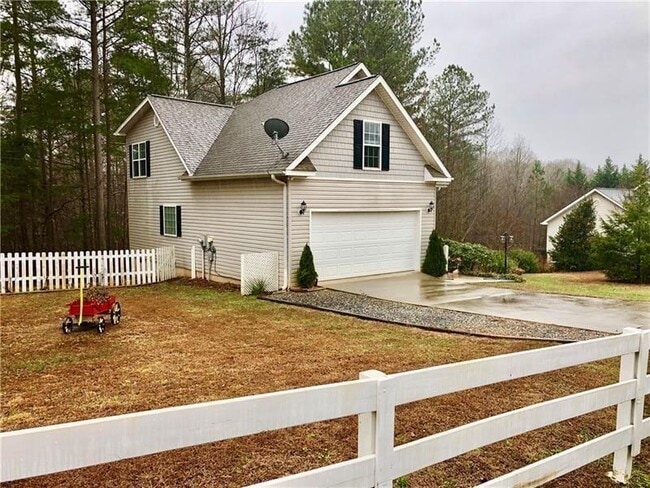 Building Photo - 43 Barker Trail Rd