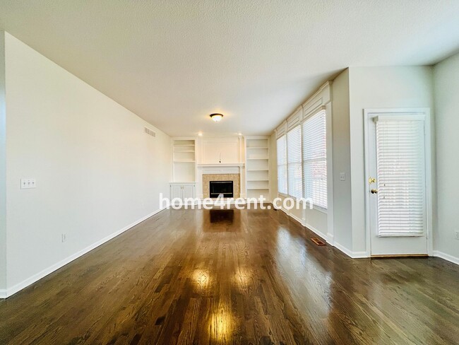 Building Photo - Beautiful Overland Park w/ Wood Floors Thr...