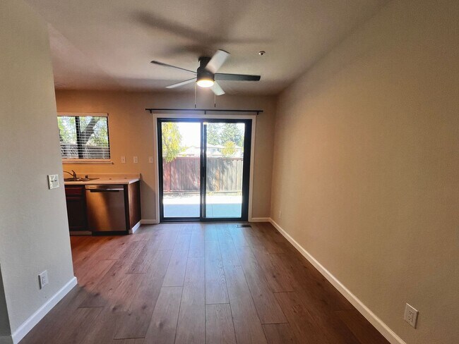 Building Photo - Beautifully remodeled 3-bedroom, 1.5-bath ...