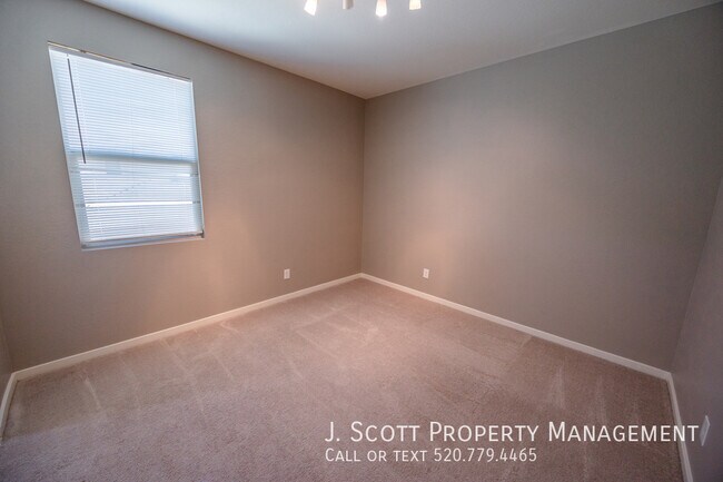 Building Photo - 1270 Carlsbad Dr