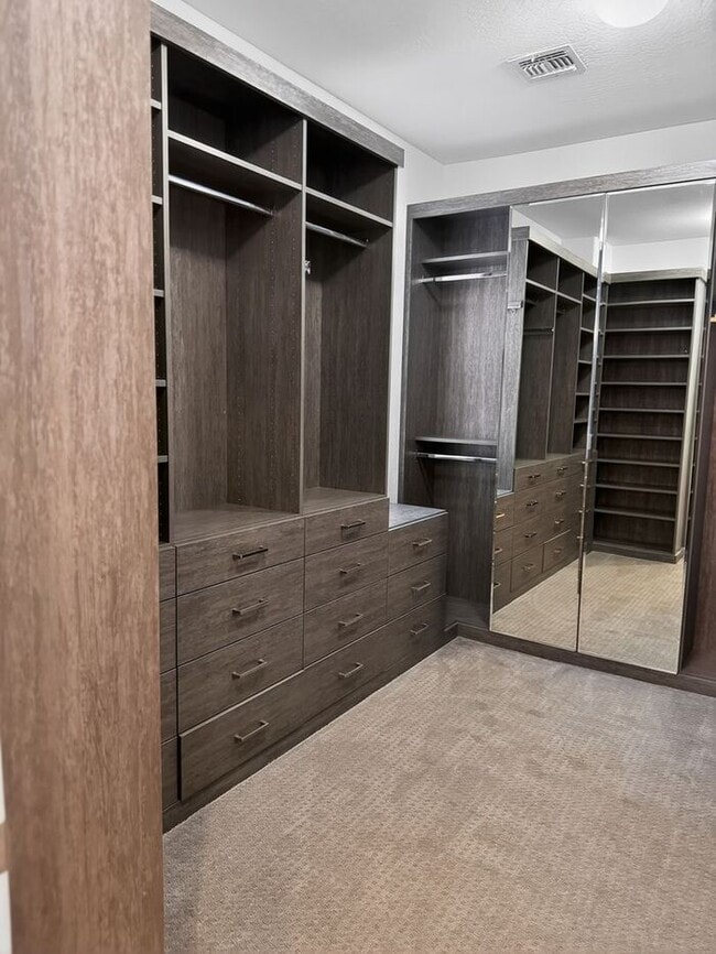 Building Photo - Stunning 5 Bed/5Bath Home in Gated Community – Over 3,100 SqFt of Modern Living -New Carpet throu...