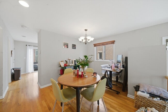 Building Photo - 1248 W Fletcher St