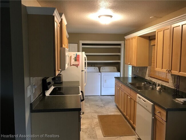 Building Photo - 218 Mimosa Ct