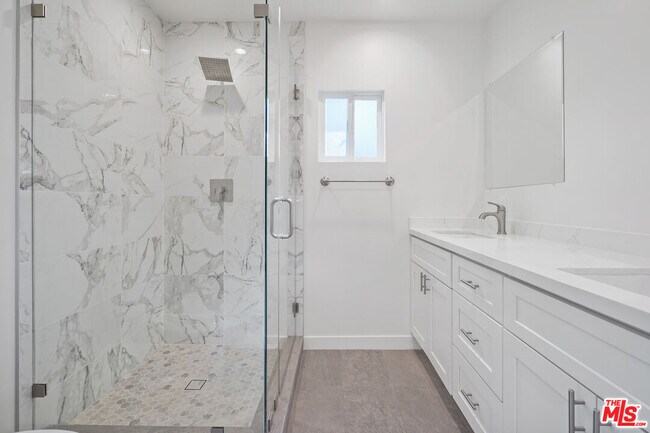 Building Photo - 16210 Bertella Dr