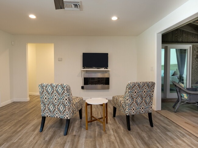 Building Photo - Living Across from Sarasota Bay 3BR/2.5BA Home Minutes to Downtown – Yardwork Included