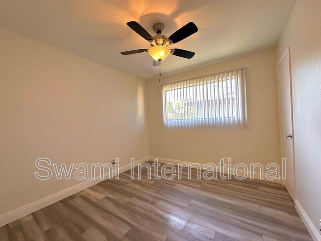 Building Photo - 25532 1/4 Oak St.