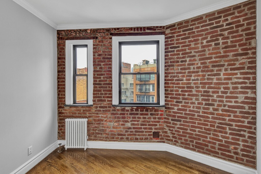 Building Photo - 410 E 13th St