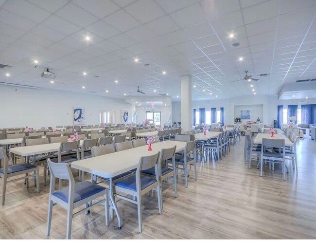 Building Photo - Cozy 1 bedroom furnished in Resort Style Community