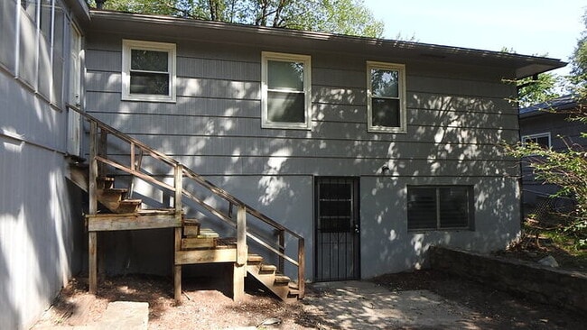 Building Photo - Beautiful 4-bedroom, 2 full baths home located in Independence, MO.