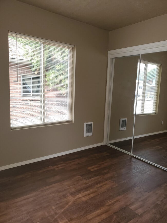 Building Photo - 3213 Center St NE