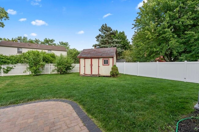 Building Photo - 2158 Countryside Cir