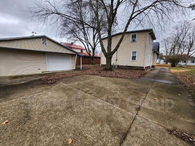 Building Photo - 235 S 24th St