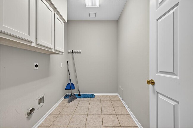 Building Photo - 6415 Adobe Trails Dr