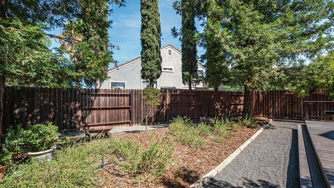 Building Photo - 4 BR/3BA Home in Laurel Creek with Park-Like Backyard!