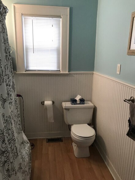 Building Photo - 27 James St