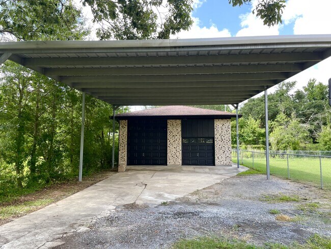 Building Photo - 1365 Wisteria St