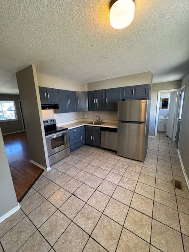 Building Photo - 6335 Bittersweet Dr