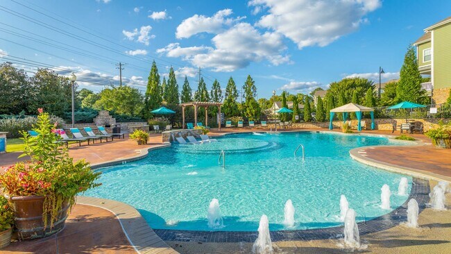 Building Photo - 1 Old Fairway Rd