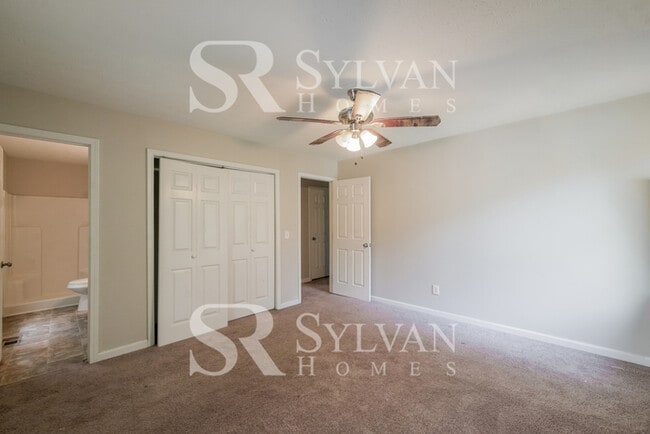 Building Photo - Immerse yourself in comfort and convenience