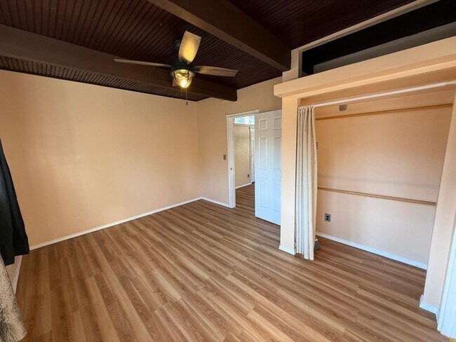 Building Photo - 80 Seronko (12006)