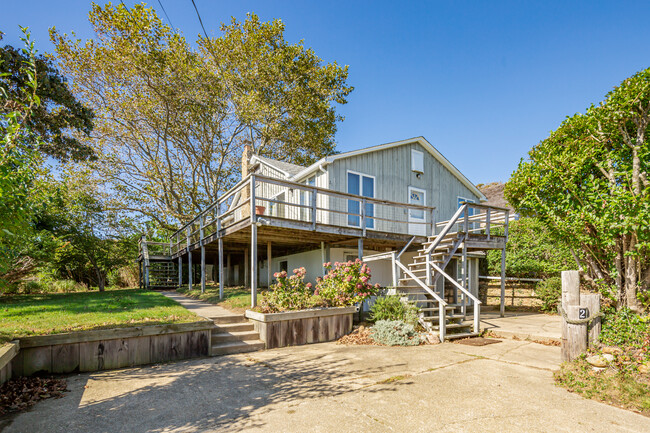 Building Photo - 21 Wood Dr