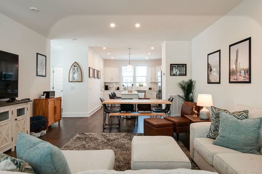 Building Photo - 500 Creative Way