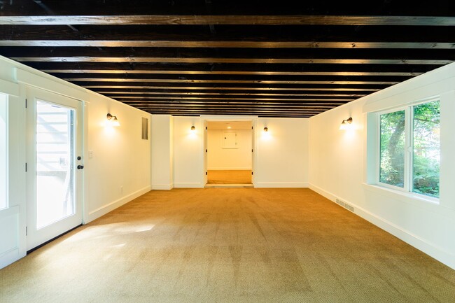 Building Photo - Luxurious Portland Heights home tucked away on a private street on nearly half an acre.